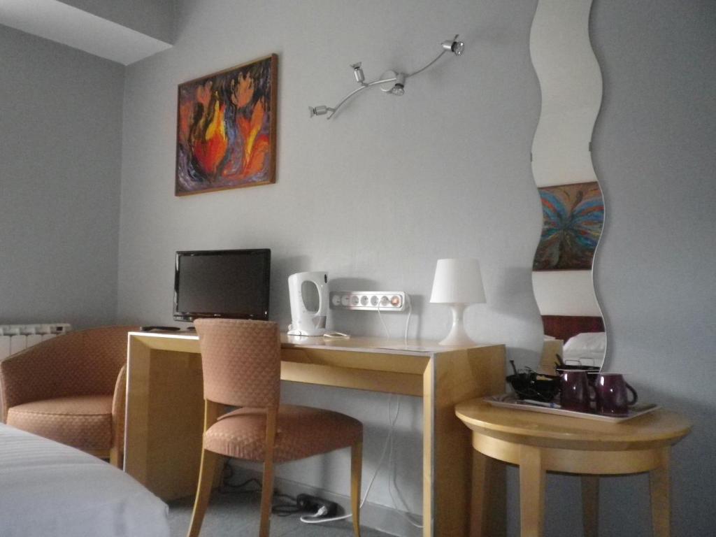 Hotel Le Cleves Charleville-Mezieres Room photo