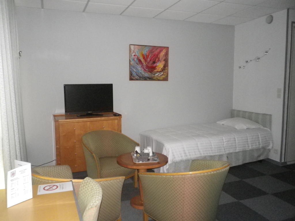 Hotel Le Cleves Charleville-Mezieres Room photo